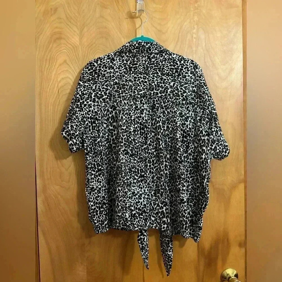 Beach Lunch Lounge Button Down Short Sleeve that Ties Leopard Size Large NWT - Picture 4 of 12